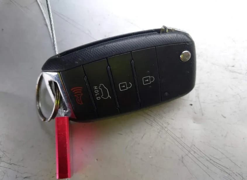 2016 KIA Sorento Used VIN 5XYPG4A34GG103744 – trunk area 2016 KIA Sorento Used VIN 5XYPG4A34GG103744 – trunk area