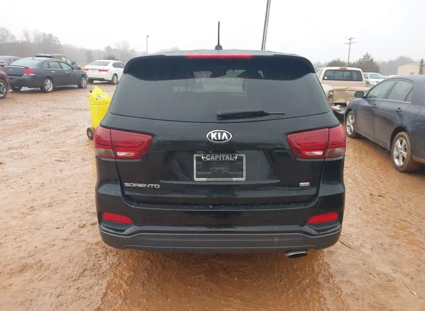 2019 KIA Sorento Used VIN 5XYPG4A39KG569503 – trunk area 2019 KIA Sorento Used VIN 5XYPG4A39KG569503 – trunk area