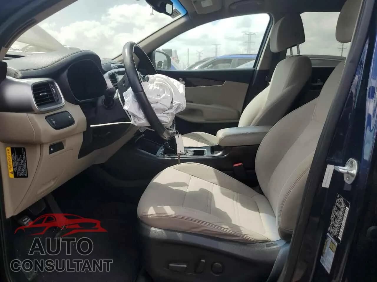 2017 KIA SORENTO Damaged VIN 5XYPGDA39HG203694 – exterior detail 2017 KIA SORENTO Damaged VIN 5XYPGDA39HG203694 – exterior detail