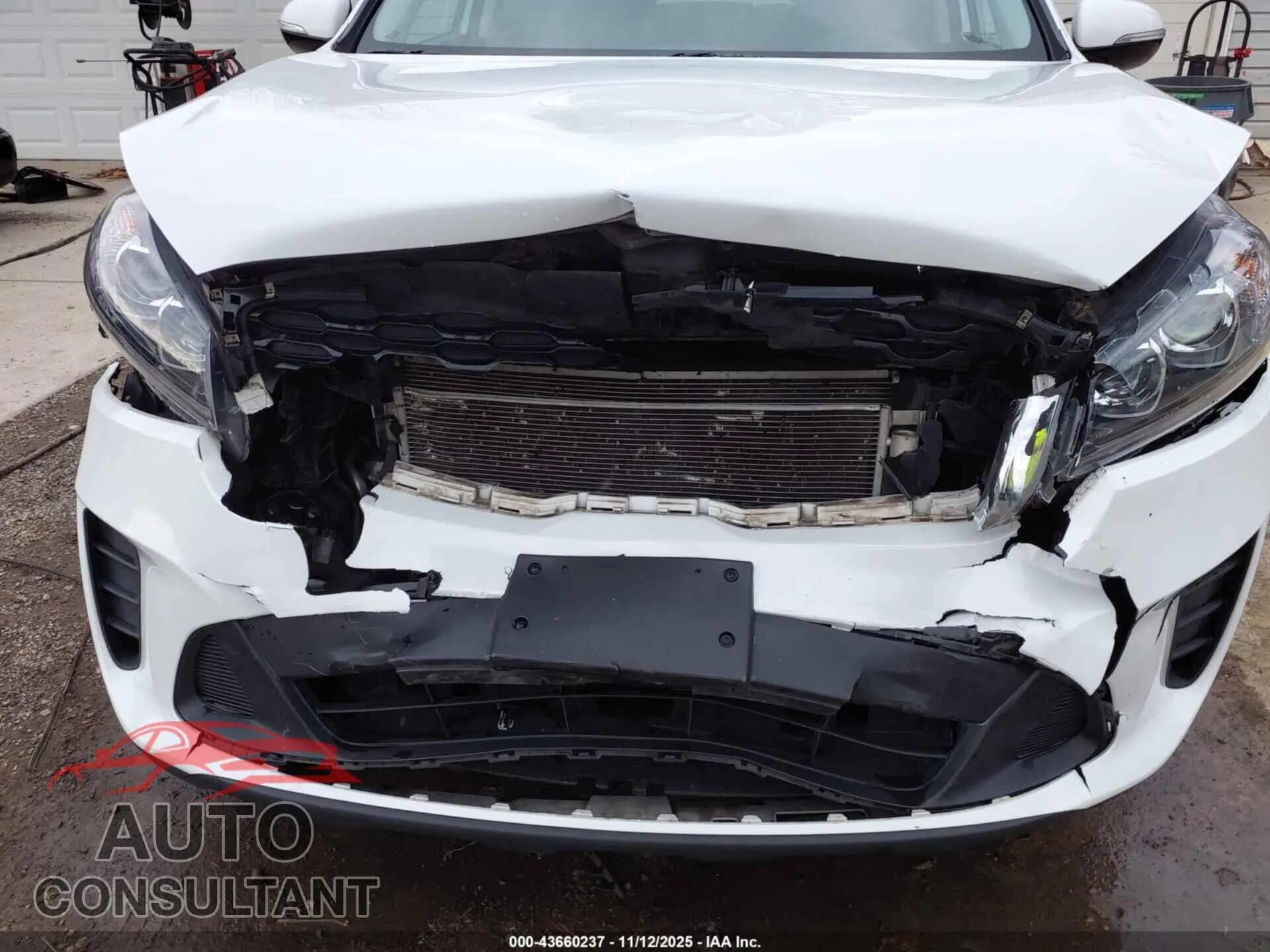 2020 KIA SORENTO Damaged VIN 5XYPGDA39LG651250 – engine bay 2020 KIA SORENTO Damaged VIN 5XYPGDA39LG651250 – engine bay