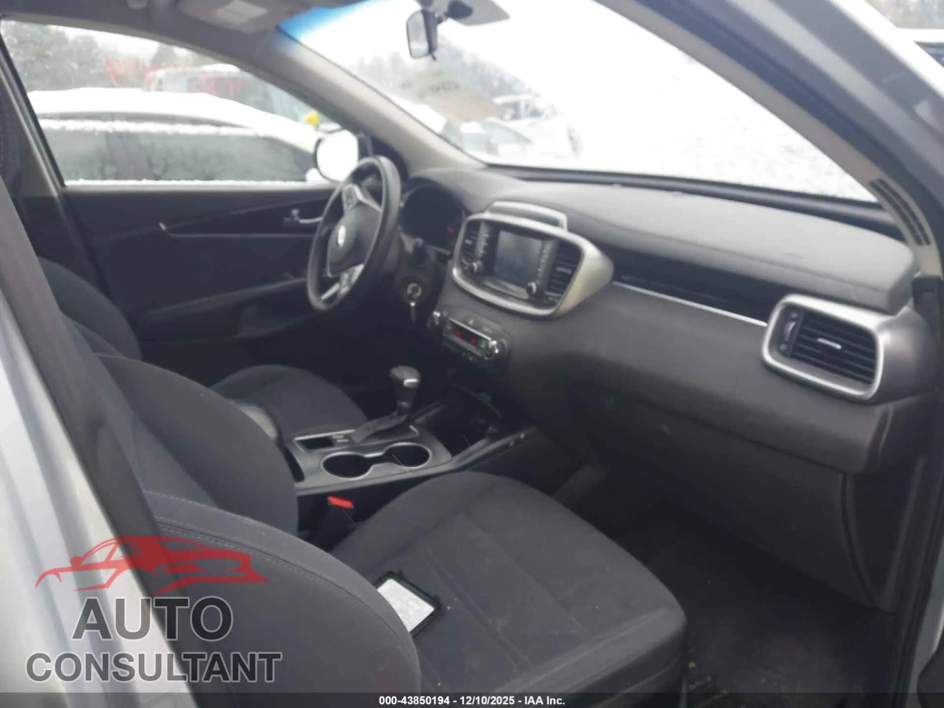 2019 KIA SORENTO Damaged VIN 5XYPGDA52KG480101 – interior seats 2019 KIA SORENTO Damaged VIN 5XYPGDA52KG480101 – interior seats