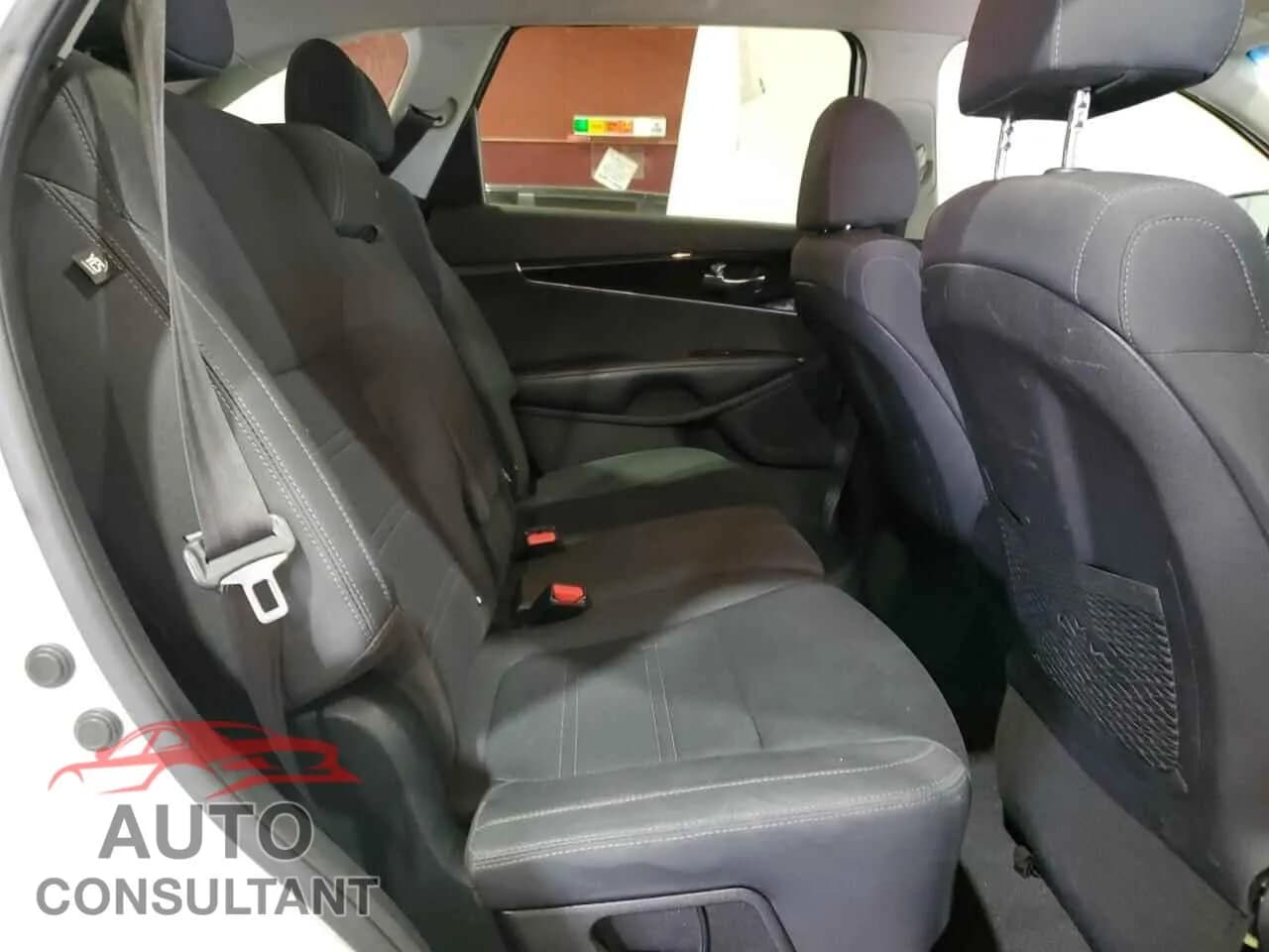 2019 KIA SORENTO Damaged VIN 5XYPGDA55KG582444 – photo 11 2019 KIA SORENTO Damaged VIN 5XYPGDA55KG582444 – photo 11
