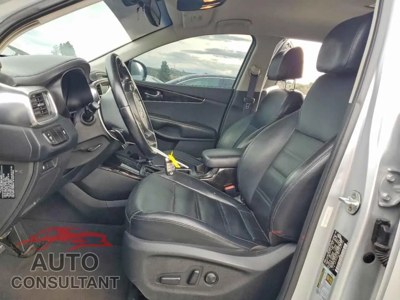 2017 KIA SORENTO Damaged VIN 5XYPHDA14HG247730 – exterior detail 2017 KIA SORENTO Damaged VIN 5XYPHDA14HG247730 – exterior detail