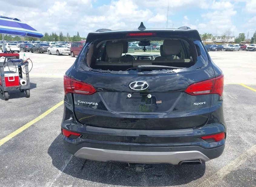 2017 HYUNDAI Santa Fe Used VIN 5XYZU3LB5HG457936 – exterior detail 2017 HYUNDAI Santa Fe Used VIN 5XYZU3LB5HG457936 – exterior detail