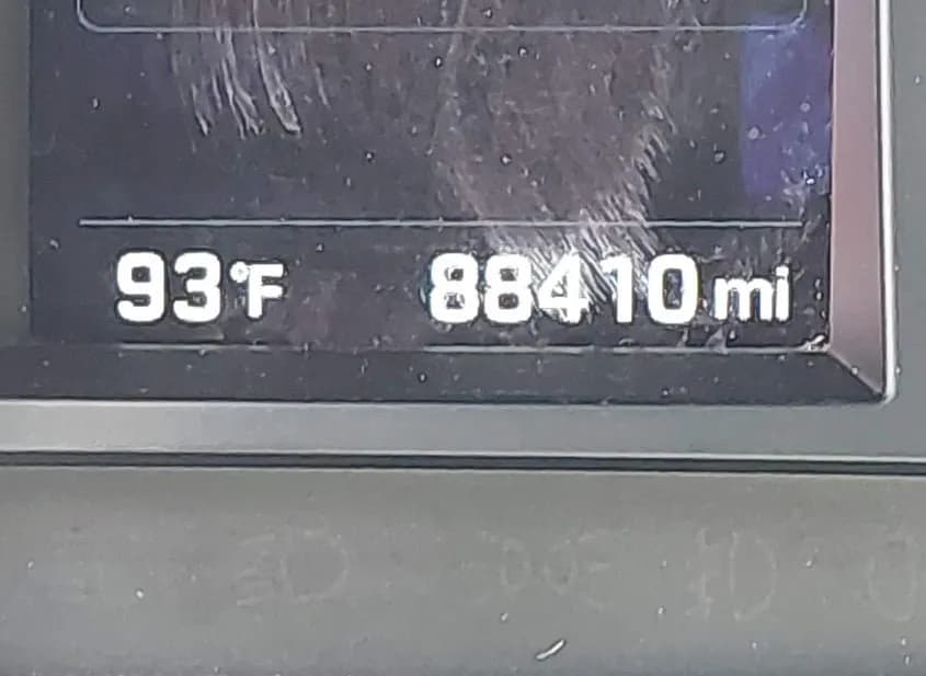 2017 HYUNDAI Santa Fe Used VIN 5XYZU3LB5HG457936 – trunk area 2017 HYUNDAI Santa Fe Used VIN 5XYZU3LB5HG457936 – trunk area