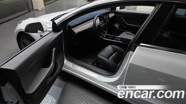 2020 Tesla Model 3 Standard Range Plue RWD Sold VIN 5YJ3E1EA5LF762929 – trunk area 2020 Tesla Model 3 Standard Range Plue RWD Sold VIN 5YJ3E1EA5LF762929 – trunk area