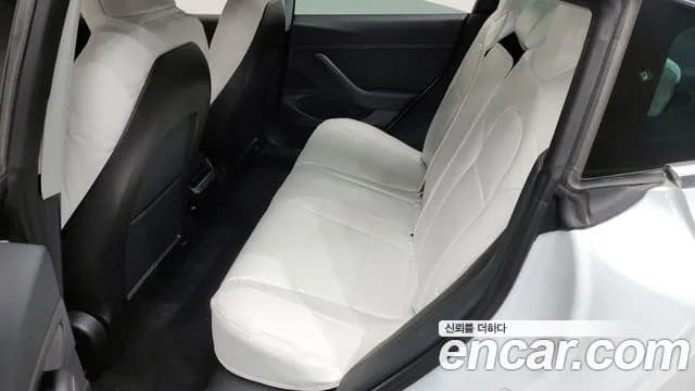 2020 Tesla Model 3 Standard Range Plue RWD Sold VIN 5YJ3E1EAXLF726010 – interior seats 2020 Tesla Model 3 Standard Range Plue RWD Sold VIN 5YJ3E1EAXLF726010 – interior seats