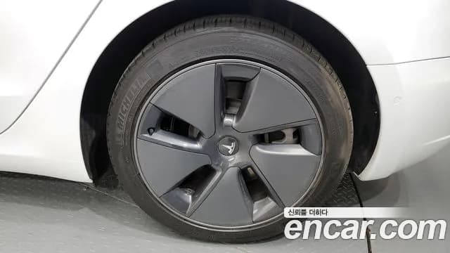 2020 Tesla Model 3 Standard Range Plue RWD Sold VIN 5YJ3E1EAXLF726010 – exterior detail 2020 Tesla Model 3 Standard Range Plue RWD Sold VIN 5YJ3E1EAXLF726010 – exterior detail
