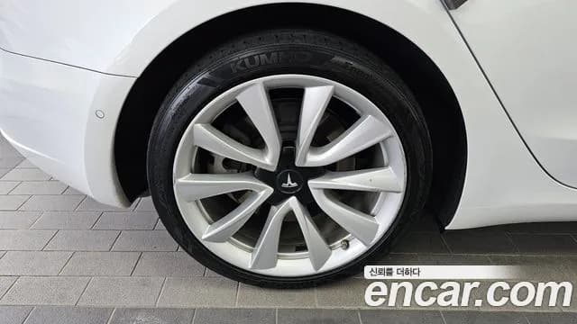 2020 Tesla Model 3 Long Range AWD Sold VIN 5YJ3E1EB1LF725062 – interior seats 2020 Tesla Model 3 Long Range AWD Sold VIN 5YJ3E1EB1LF725062 – interior seats