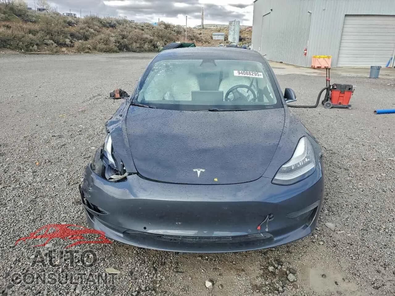 2018 TESLA MODEL 3 Damaged VIN 5YJ3E1EB2JF056264 – interior seats 2018 TESLA MODEL 3 Damaged VIN 5YJ3E1EB2JF056264 – interior seats
