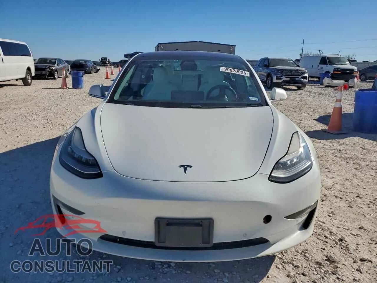 2018 TESLA MODEL 3 Damaged VIN 5YJ3E1EB2JF135644 – interior seats 2018 TESLA MODEL 3 Damaged VIN 5YJ3E1EB2JF135644 – interior seats