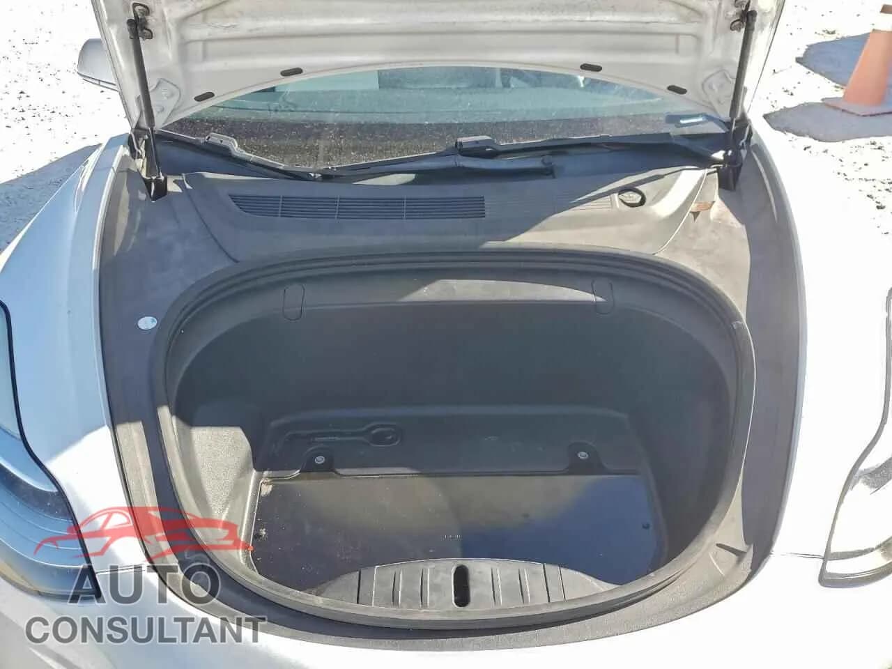 2018 TESLA MODEL 3 Damaged VIN 5YJ3E1EB2JF135644 – photo 11 2018 TESLA MODEL 3 Damaged VIN 5YJ3E1EB2JF135644 – photo 11