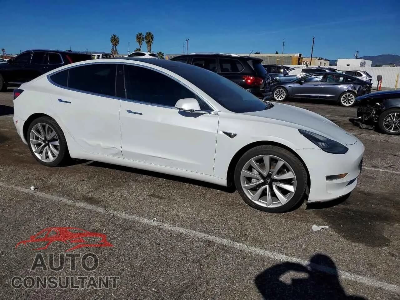 2018 TESLA MODEL 3 Damaged VIN 5YJ3E1EB9JF067682 – dashboard 2018 TESLA MODEL 3 Damaged VIN 5YJ3E1EB9JF067682 – dashboard