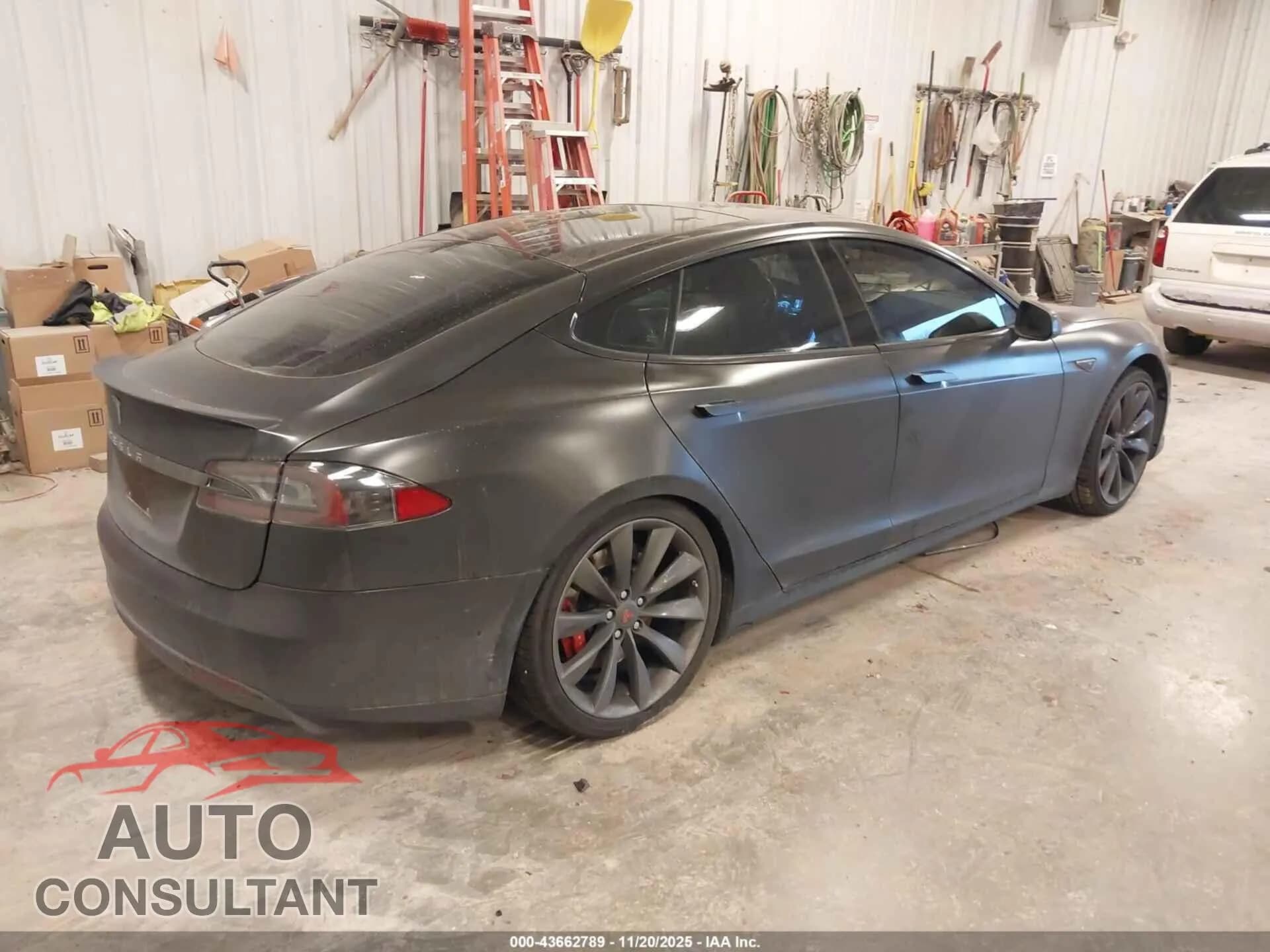 2016 TESLA MODEL S Damaged VIN 5YJSA1E42GF124726 – dashboard 2016 TESLA MODEL S Damaged VIN 5YJSA1E42GF124726 – dashboard