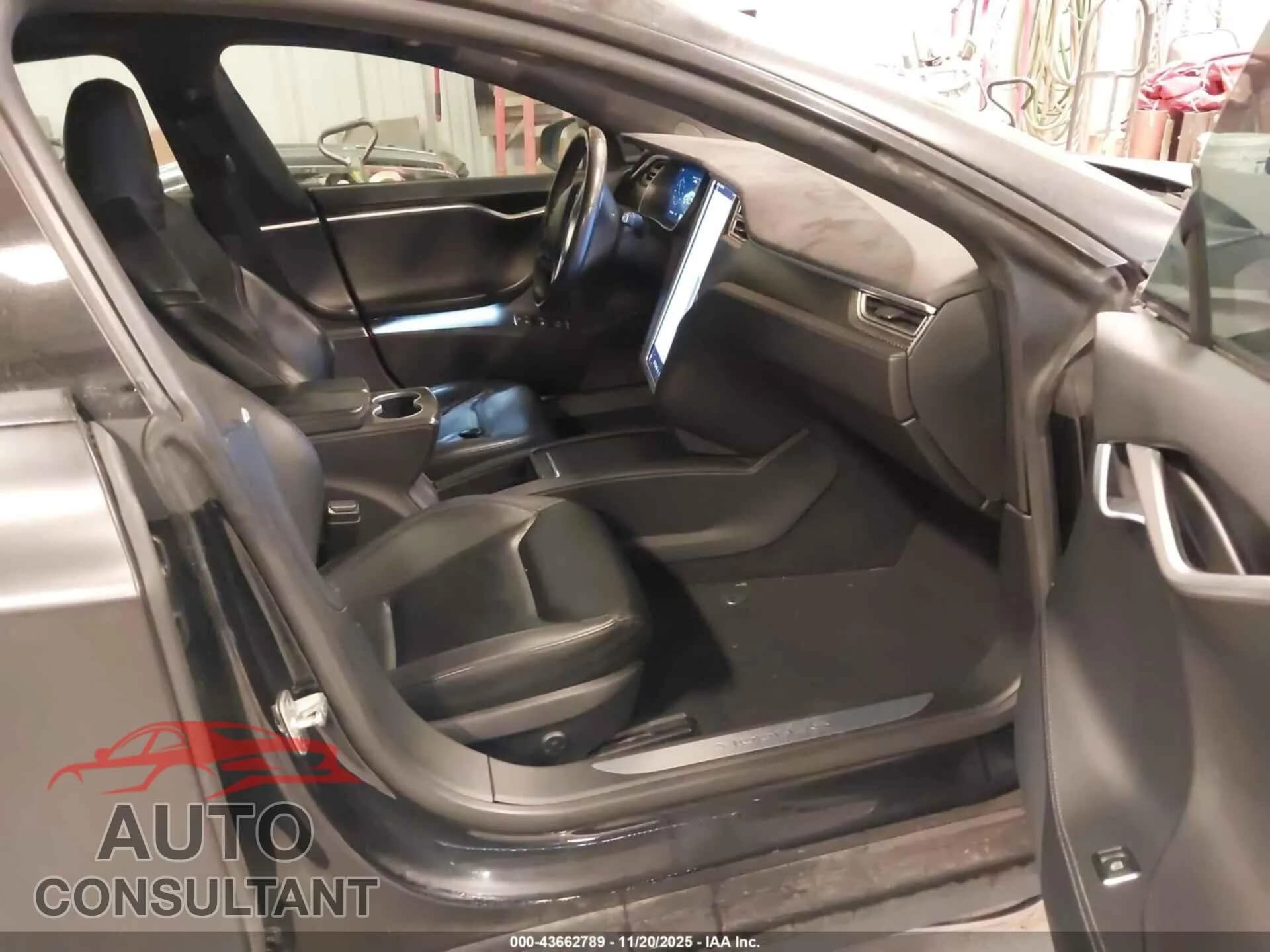 2016 TESLA MODEL S Damaged VIN 5YJSA1E42GF124726 – interior seats 2016 TESLA MODEL S Damaged VIN 5YJSA1E42GF124726 – interior seats