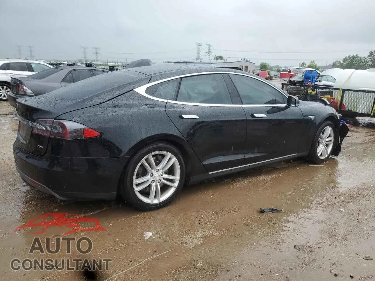 2015 TESLA MODEL S Damaged VIN 5YJSA1S23FF088028 – side profile 2015 TESLA MODEL S Damaged VIN 5YJSA1S23FF088028 – side profile