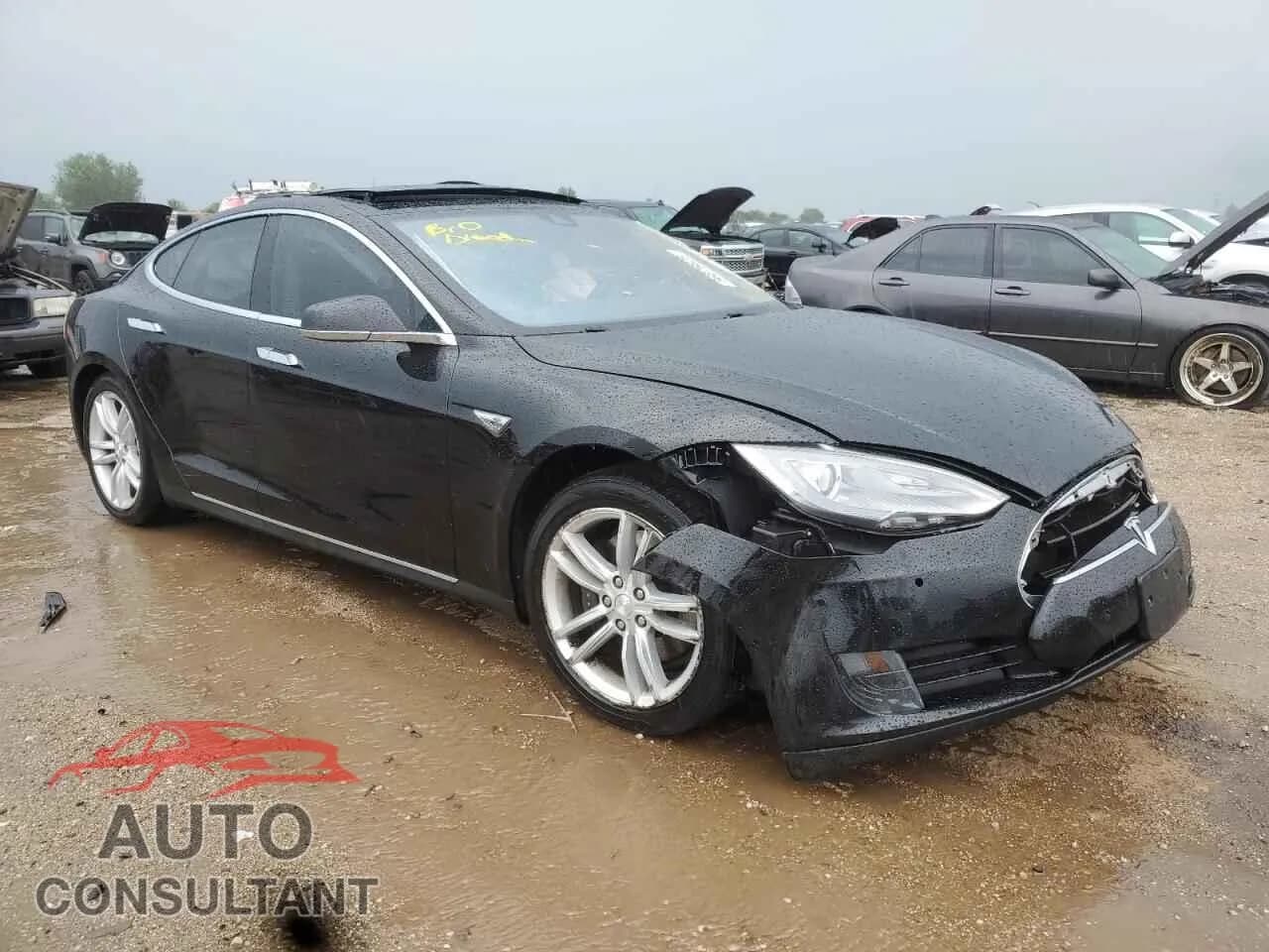 2015 TESLA MODEL S Damaged VIN 5YJSA1S23FF088028 – dashboard 2015 TESLA MODEL S Damaged VIN 5YJSA1S23FF088028 – dashboard