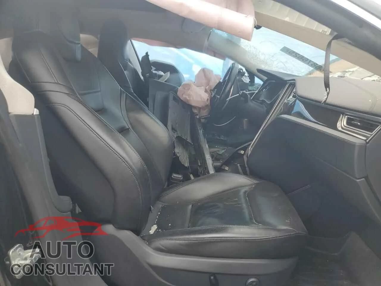 2015 TESLA MODEL S Damaged VIN 5YJSA1S23FF088028 – exterior detail 2015 TESLA MODEL S Damaged VIN 5YJSA1S23FF088028 – exterior detail