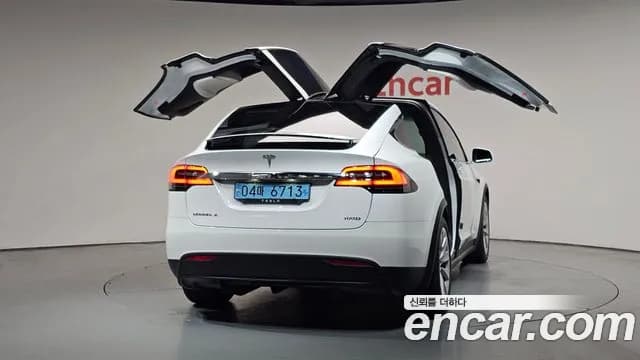 2018 Tesla Model X 100D Sold VIN 5YJXCAE22JF125977 – exterior detail 2018 Tesla Model X 100D Sold VIN 5YJXCAE22JF125977 – exterior detail