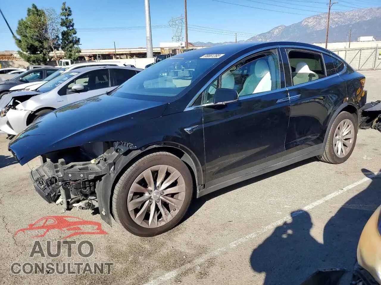 2020 TESLA MODEL X Damaged VIN 5YJXCAE27LF261525 – front exterior 2020 TESLA MODEL X Damaged VIN 5YJXCAE27LF261525 – front exterior