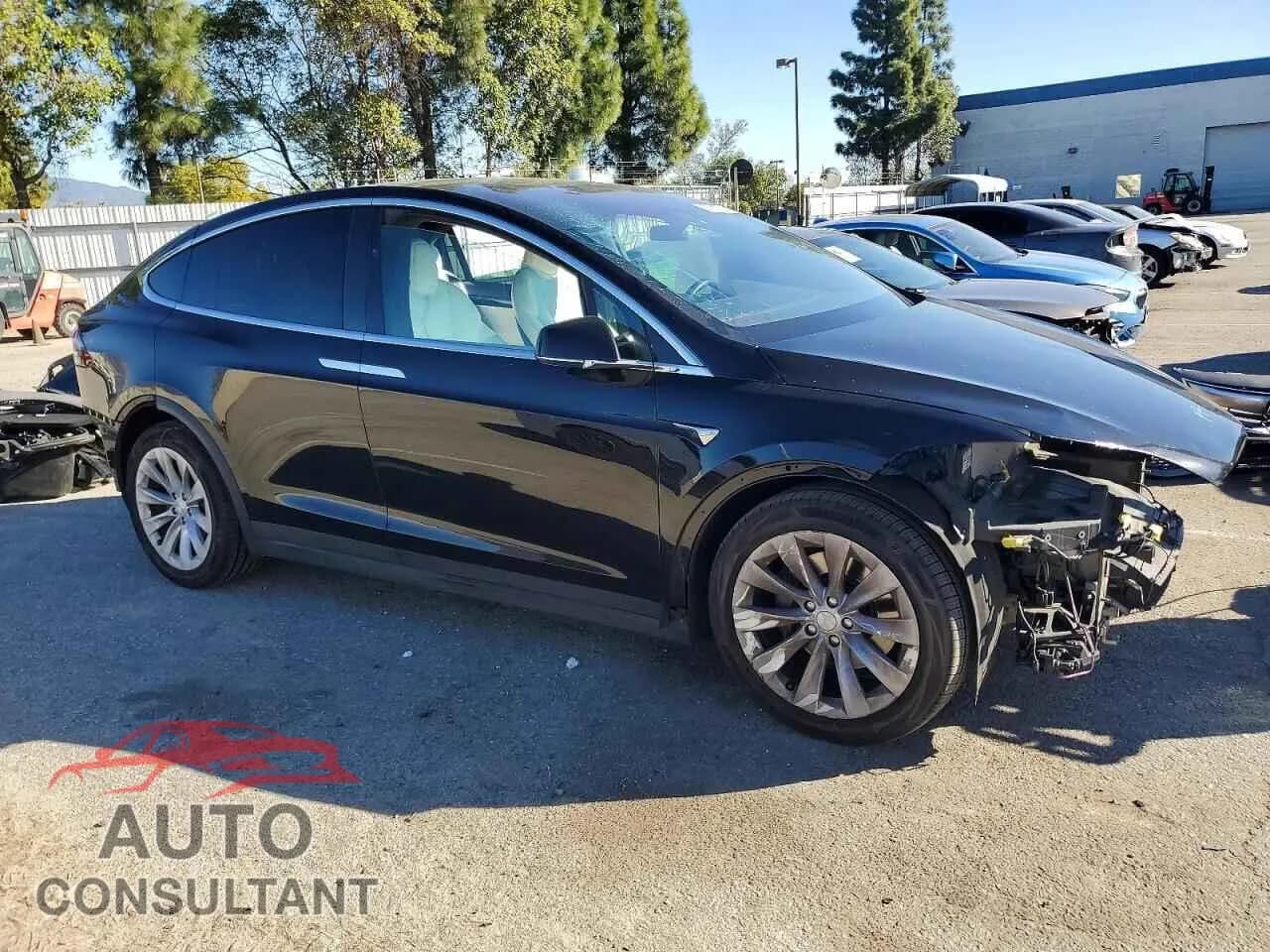 2020 TESLA MODEL X Damaged VIN 5YJXCAE27LF261525 – dashboard 2020 TESLA MODEL X Damaged VIN 5YJXCAE27LF261525 – dashboard