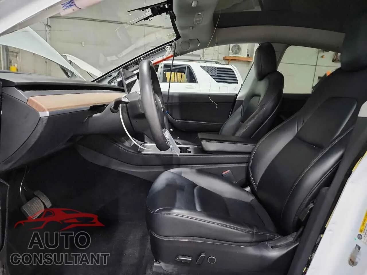 2021 TESLA MODEL Y Damaged VIN 5YJYGAEE5MF301007 – exterior detail 2021 TESLA MODEL Y Damaged VIN 5YJYGAEE5MF301007 – exterior detail