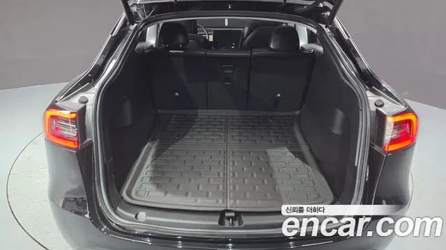 2021 Tesla Model Y Standard Range RWD Sold VIN 5YJYGDED111111111 – interior seats 2021 Tesla Model Y Standard Range RWD Sold VIN 5YJYGDED111111111 – interior seats