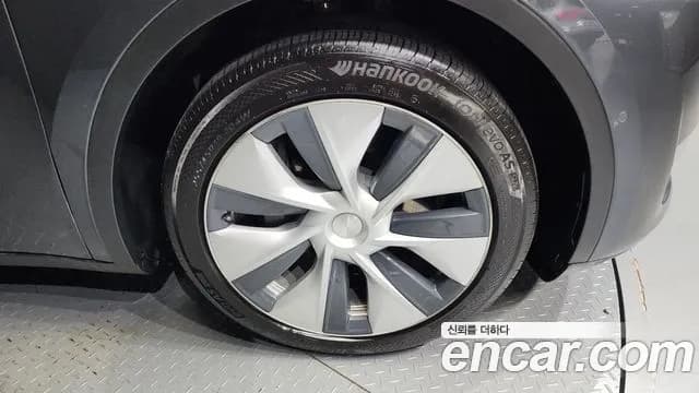 2021 Tesla Model Y Standard Range RWD Sold VIN 5YJYGDED6MF173949 – trunk area 2021 Tesla Model Y Standard Range RWD Sold VIN 5YJYGDED6MF173949 – trunk area