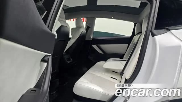 2021 Tesla Model Y Standard Range RWD Sold VIN 5YJYGDED8MF239210 – trunk area 2021 Tesla Model Y Standard Range RWD Sold VIN 5YJYGDED8MF239210 – trunk area