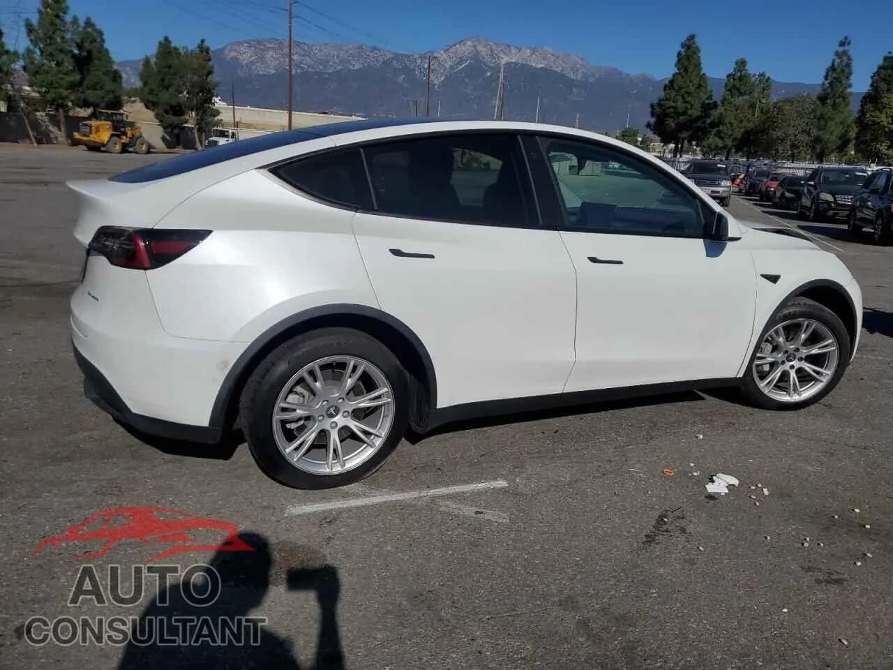 2021 TESLA MODEL Y Damaged VIN 5YJYGDEE0MF303765 – side profile 2021 TESLA MODEL Y Damaged VIN 5YJYGDEE0MF303765 – side profile
