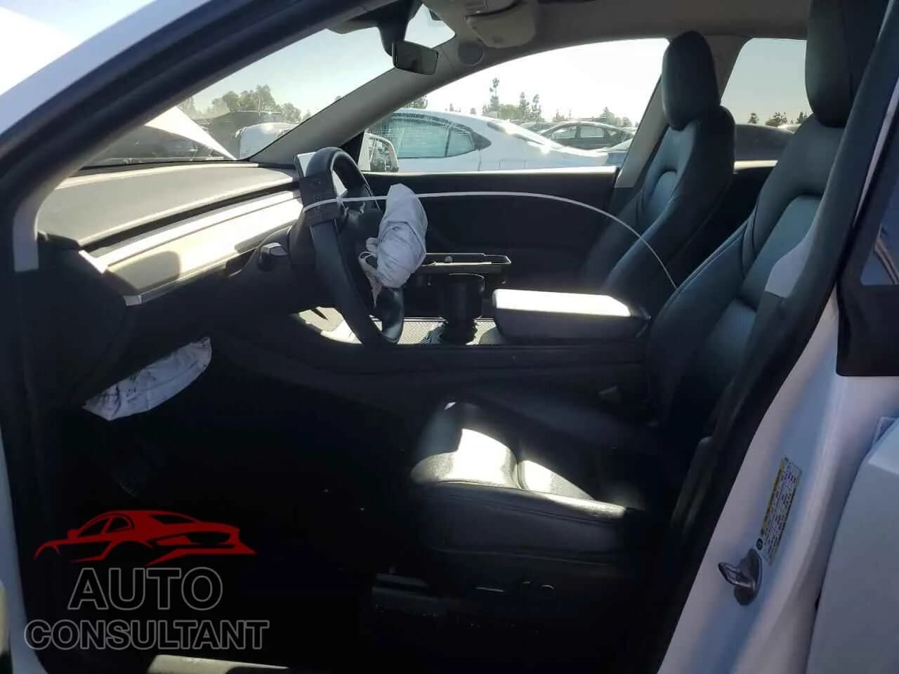 2021 TESLA MODEL Y Damaged VIN 5YJYGDEE0MF303765 – exterior detail 2021 TESLA MODEL Y Damaged VIN 5YJYGDEE0MF303765 – exterior detail