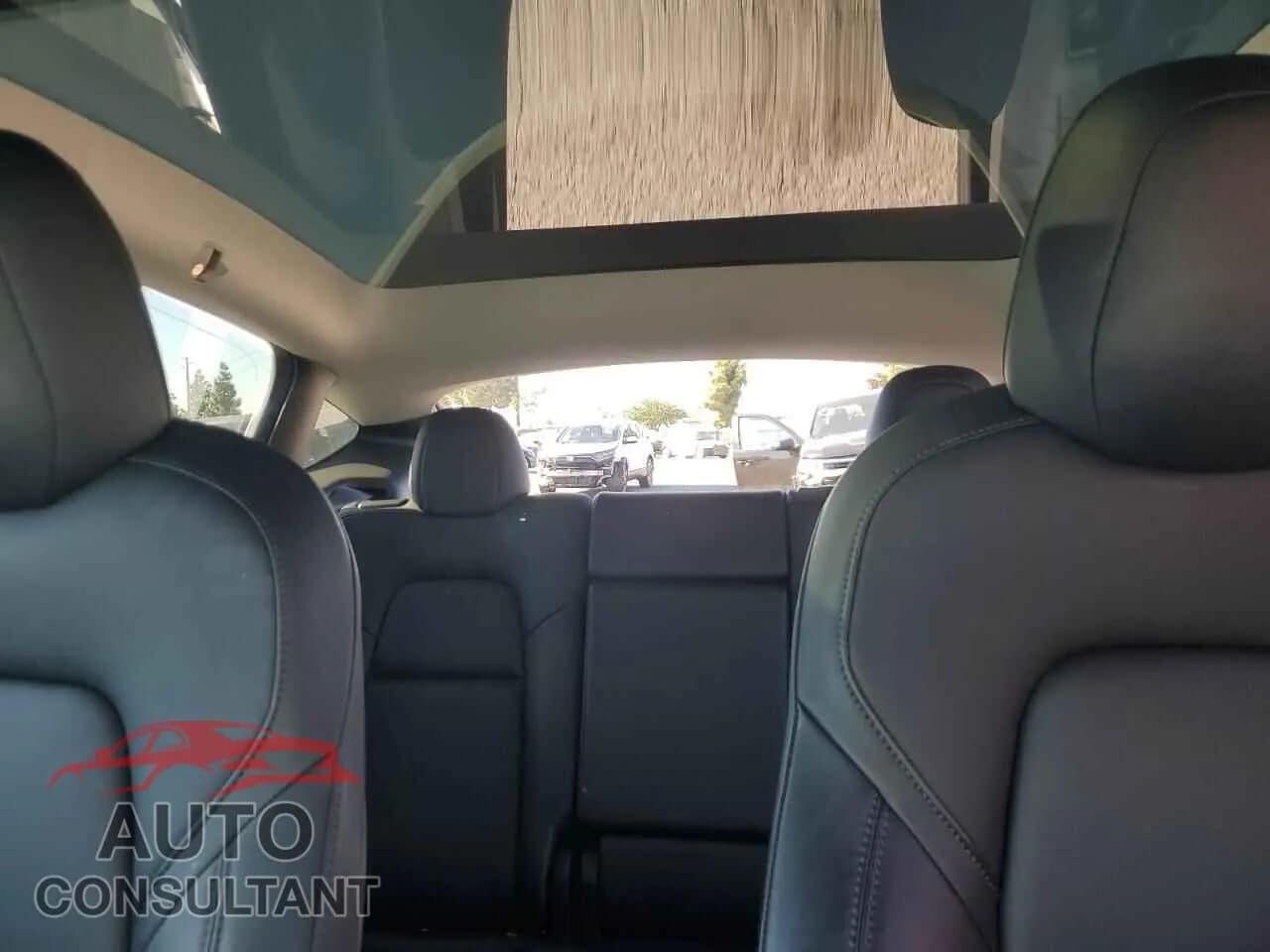 2021 TESLA MODEL Y Damaged VIN 5YJYGDEE0MF303765 – odometer reading 2021 TESLA MODEL Y Damaged VIN 5YJYGDEE0MF303765 – odometer reading