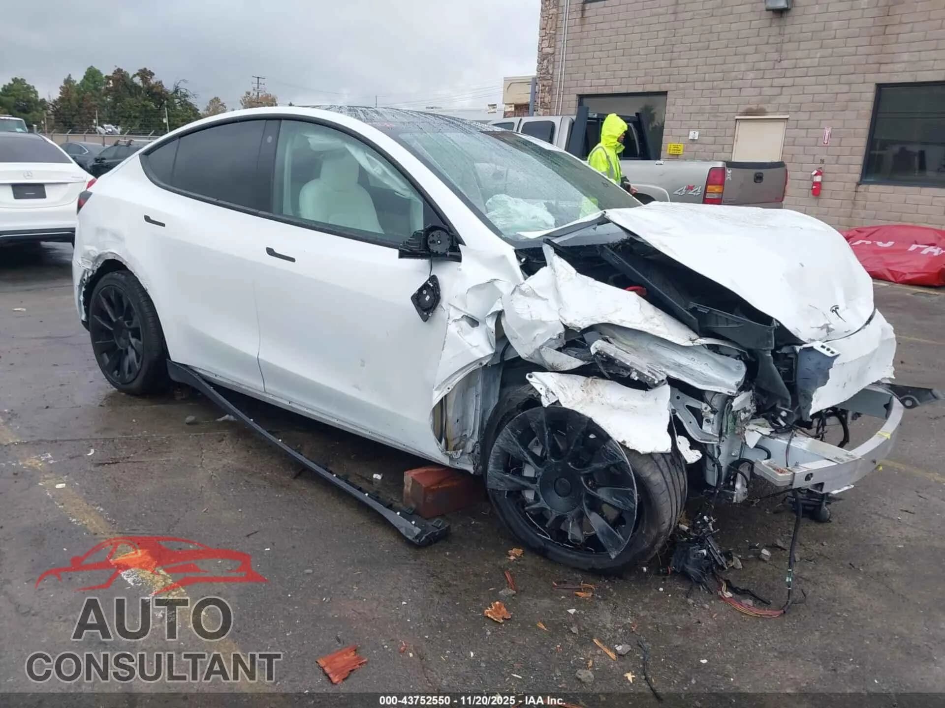 2021 TESLA MODEL Y Damaged VIN 5YJYGDEE4MF081036 – front exterior 2021 TESLA MODEL Y Damaged VIN 5YJYGDEE4MF081036 – front exterior
