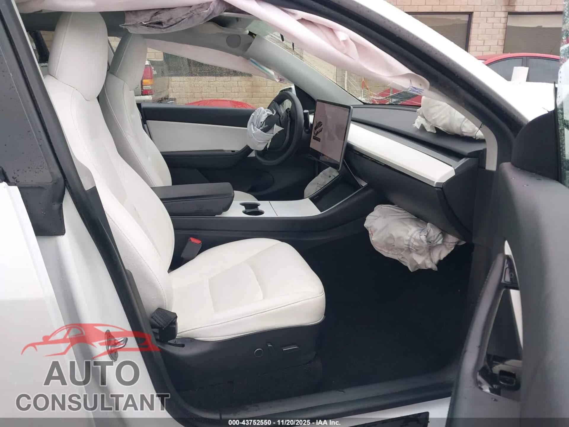 2021 TESLA MODEL Y Damaged VIN 5YJYGDEE4MF081036 – interior seats 2021 TESLA MODEL Y Damaged VIN 5YJYGDEE4MF081036 – interior seats