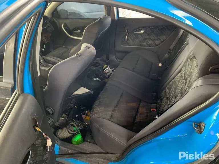 2006 Ford Falcon Used VIN 6FPAAAJGSW6J83374 – trunk area 2006 Ford Falcon Used VIN 6FPAAAJGSW6J83374 – trunk area