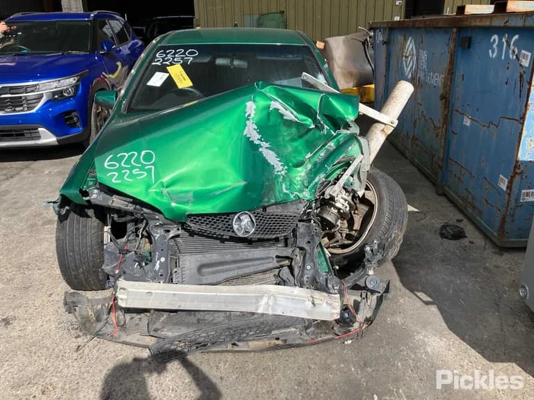 2010 Holden Ute Used VIN 6G1EK4EV6AL432499 – front exterior 2010 Holden Ute Used VIN 6G1EK4EV6AL432499 – front exterior