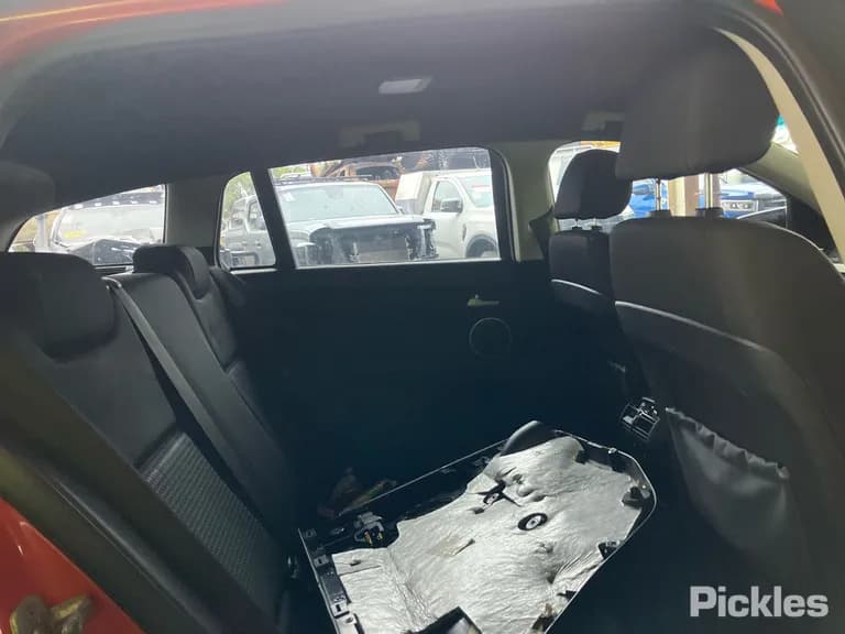 2009 Holden Commodore Used VIN 6G1EK85789L348723 – engine bay 2009 Holden Commodore Used VIN 6G1EK85789L348723 – engine bay