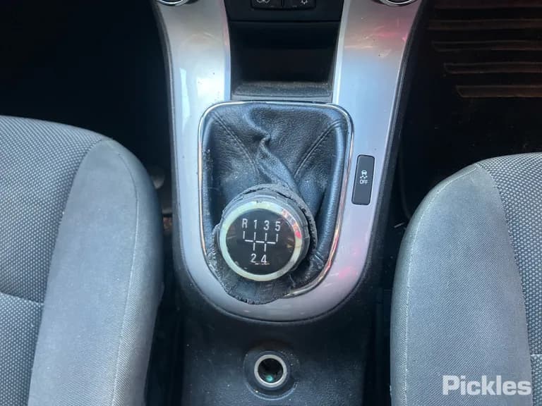 2014 Holden Cruze Used VIN 6G1PD6EM1EL011060 – engine bay 2014 Holden Cruze Used VIN 6G1PD6EM1EL011060 – engine bay