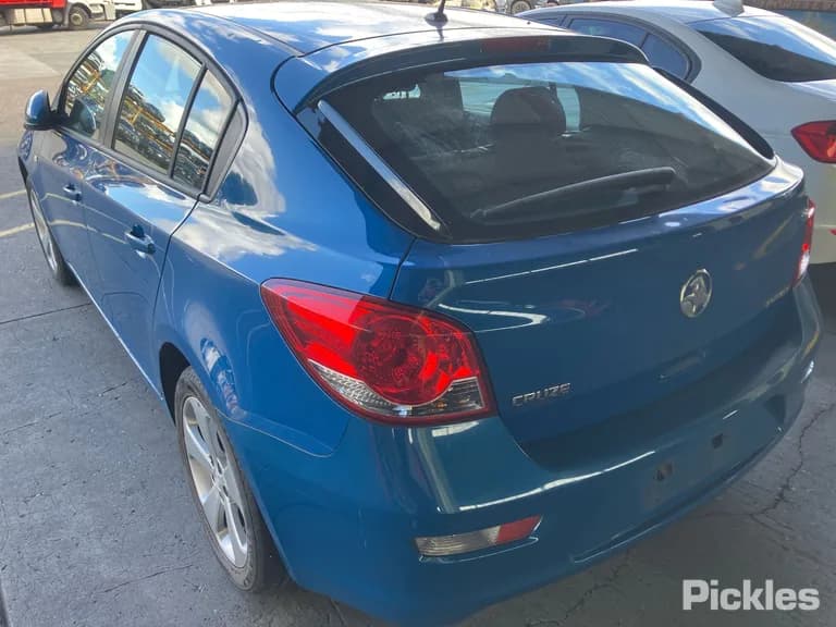 2014 Holden Cruze Used VIN 6G1PD6EM1EL011060 – trunk area 2014 Holden Cruze Used VIN 6G1PD6EM1EL011060 – trunk area