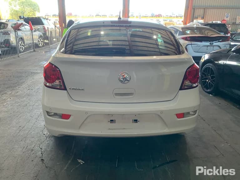 2015 Holden Cruze Used VIN 6G1PD6EM1FL111564 – rear exterior 2015 Holden Cruze Used VIN 6G1PD6EM1FL111564 – rear exterior