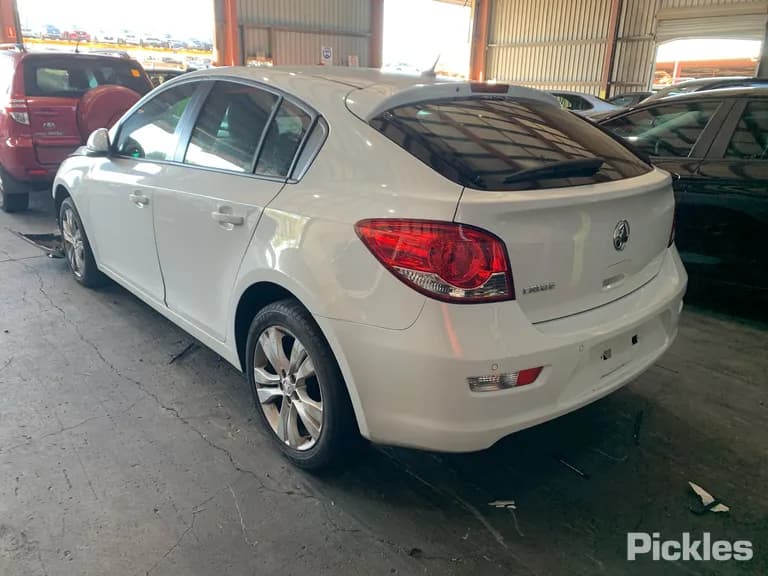 2015 Holden Cruze Used VIN 6G1PD6EM1FL111564 – exterior detail 2015 Holden Cruze Used VIN 6G1PD6EM1FL111564 – exterior detail