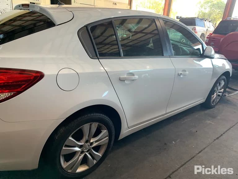 2015 Holden Cruze Used VIN 6G1PD6EM1FL111564 – photo 14 2015 Holden Cruze Used VIN 6G1PD6EM1FL111564 – photo 14