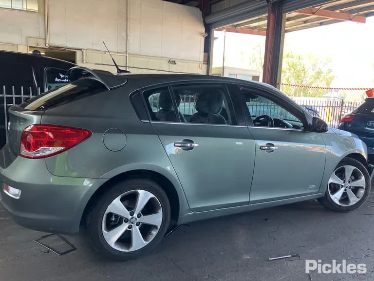 2016 Holden Cruze Used VIN 6G1PE6EM1GL219648 – exterior detail 2016 Holden Cruze Used VIN 6G1PE6EM1GL219648 – exterior detail