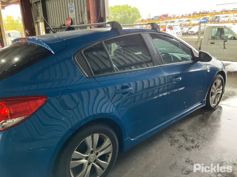 2014 Holden Cruze Used VIN 6G1PE6EN6EL962389 – rear exterior 2014 Holden Cruze Used VIN 6G1PE6EN6EL962389 – rear exterior