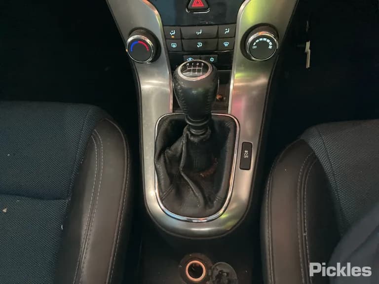 2014 Holden Cruze Used VIN 6G1PE6EN6EL962389 – interior seats 2014 Holden Cruze Used VIN 6G1PE6EN6EL962389 – interior seats