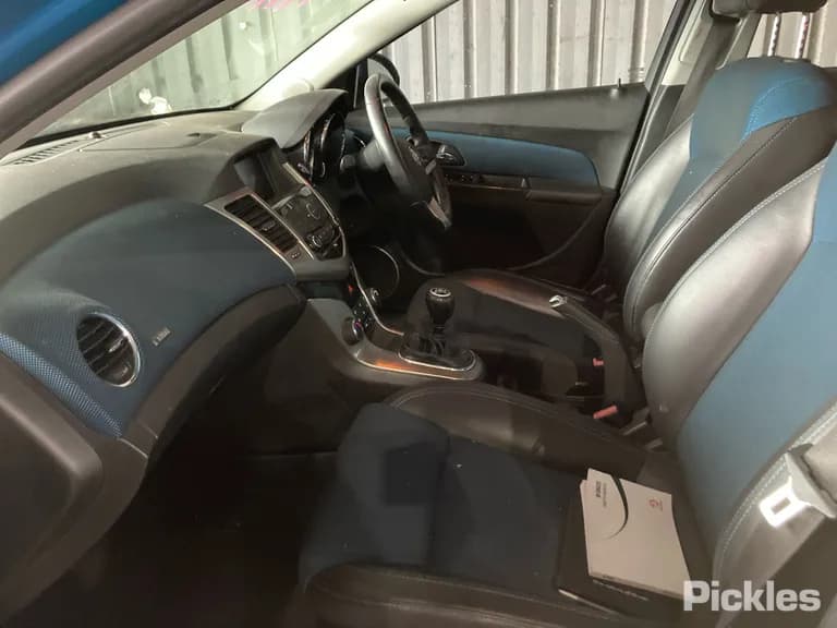 2014 Holden Cruze Used VIN 6G1PE6EN6EL962389 – exterior detail 2014 Holden Cruze Used VIN 6G1PE6EN6EL962389 – exterior detail