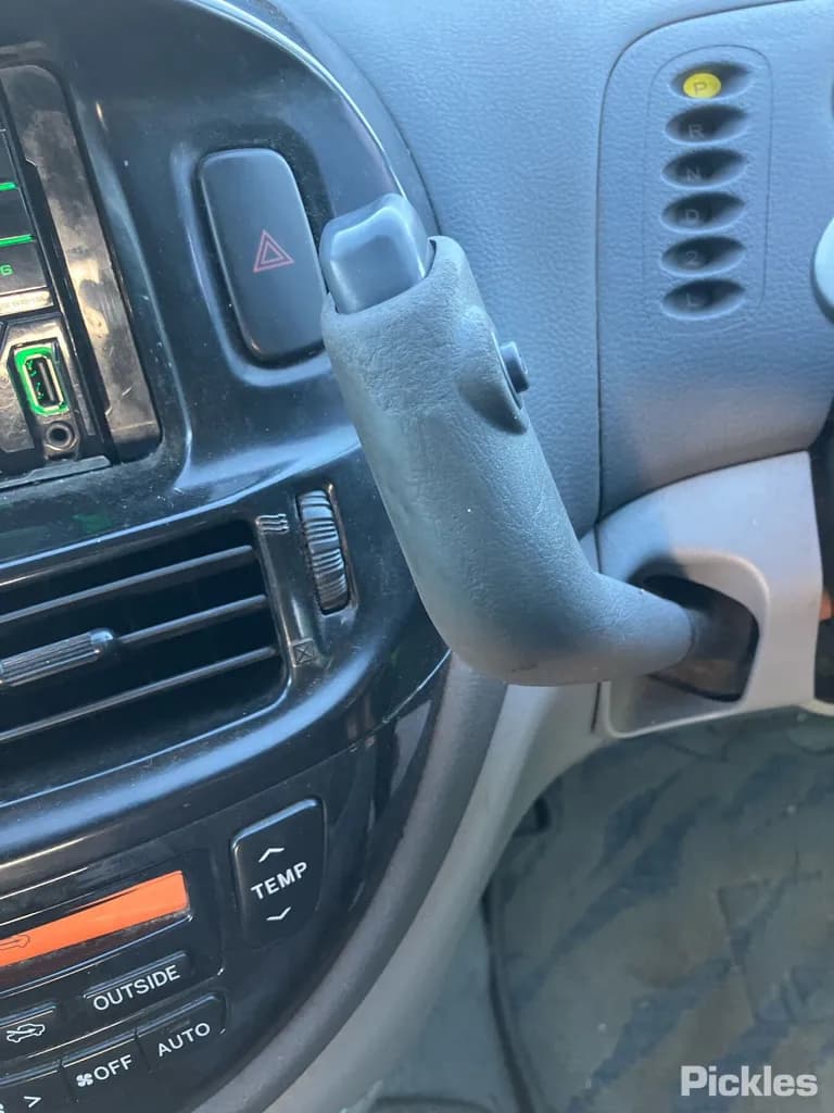 2001 Toyota Estima Used VIN 6U900ACR300118759 – trunk area 2001 Toyota Estima Used VIN 6U900ACR300118759 – trunk area