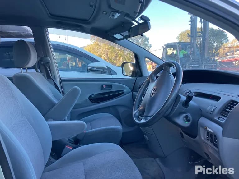 2001 Toyota Estima Used VIN 6U900ACR300118759 – photo 26 2001 Toyota Estima Used VIN 6U900ACR300118759 – photo 26