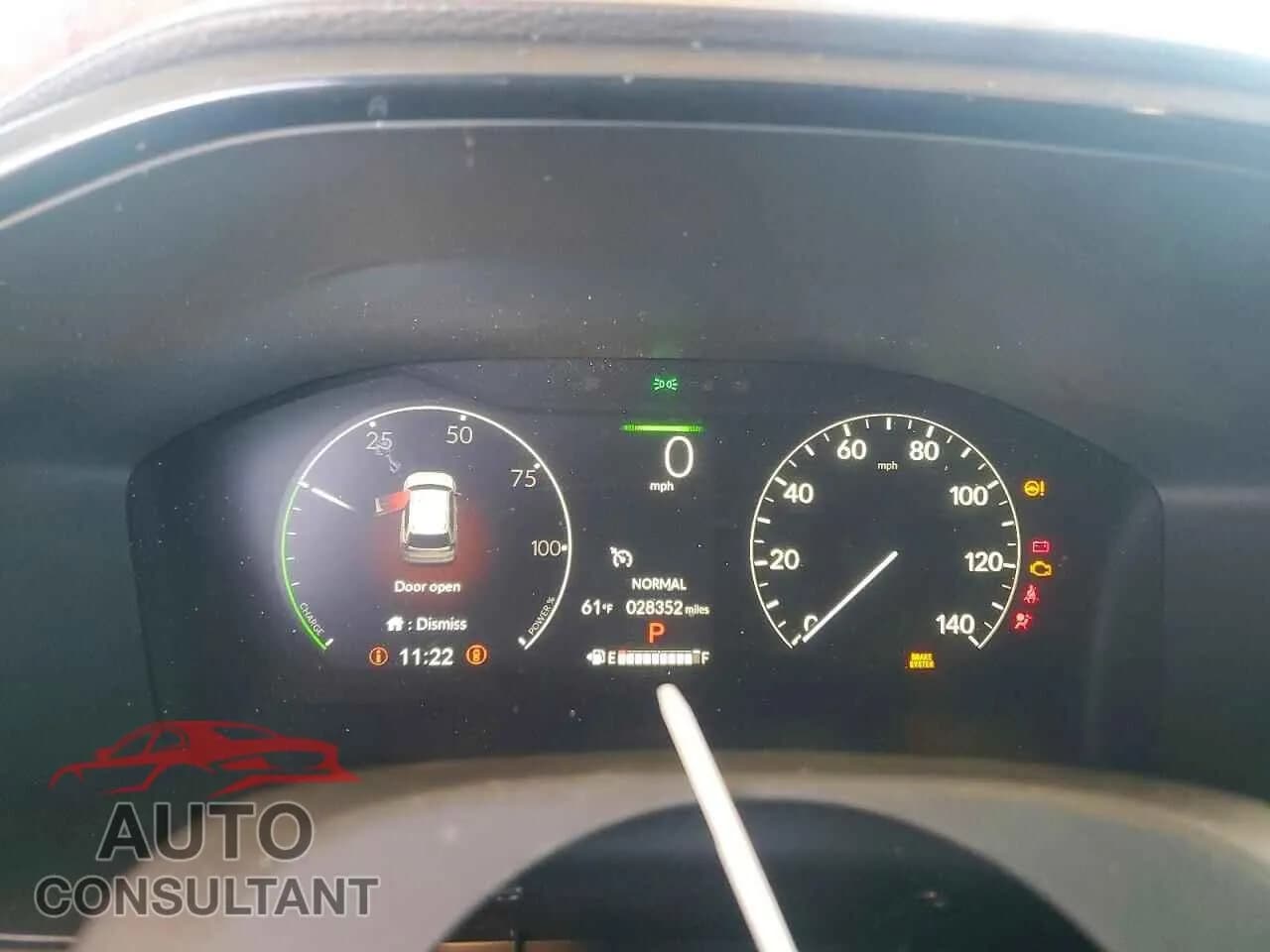 2023 HONDA CRV Damaged VIN 7FARS6H9XPE018657 – trunk area 2023 HONDA CRV Damaged VIN 7FARS6H9XPE018657 – trunk area