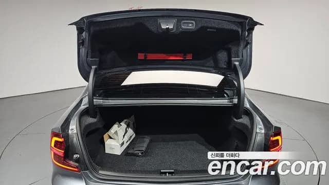2021 Volvo S60 3rd Gen B5 Inscription Sold VIN 7JRZSL12DMG081084 – exterior detail 2021 Volvo S60 3rd Gen B5 Inscription Sold VIN 7JRZSL12DMG081084 – exterior detail